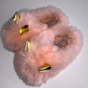 ❤️(SOLD)❤️Fur Slides